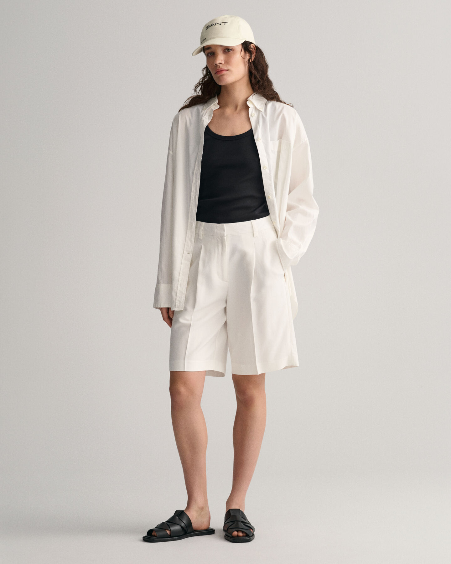 Pantaloncini con pinces relaxed fit