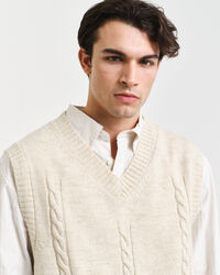 Gilet con scollo a V in maglia a trecce