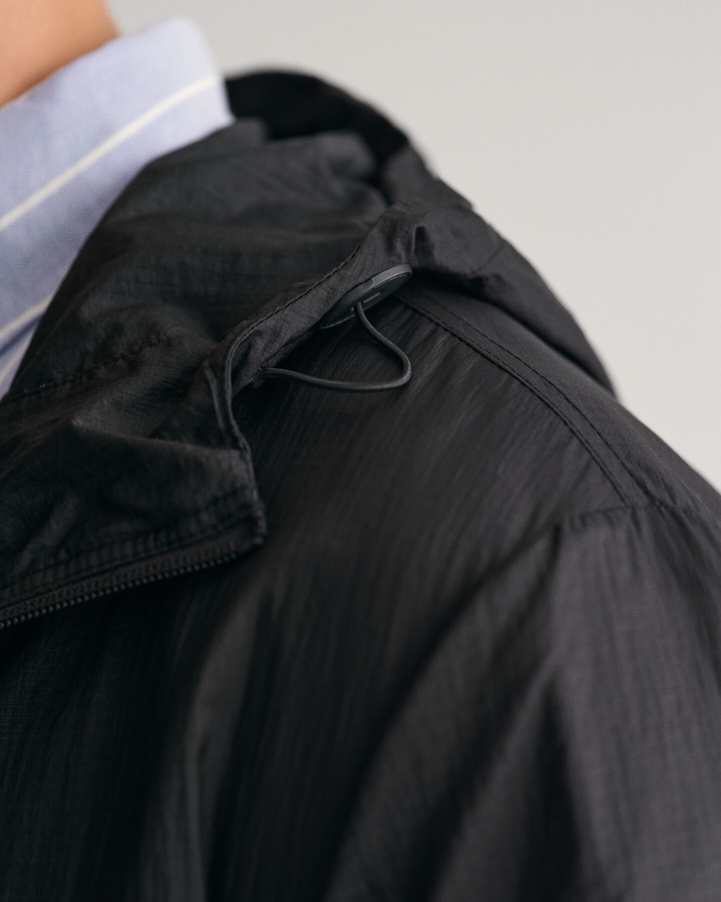 Giacca Windbreaker leggera ripiegabile