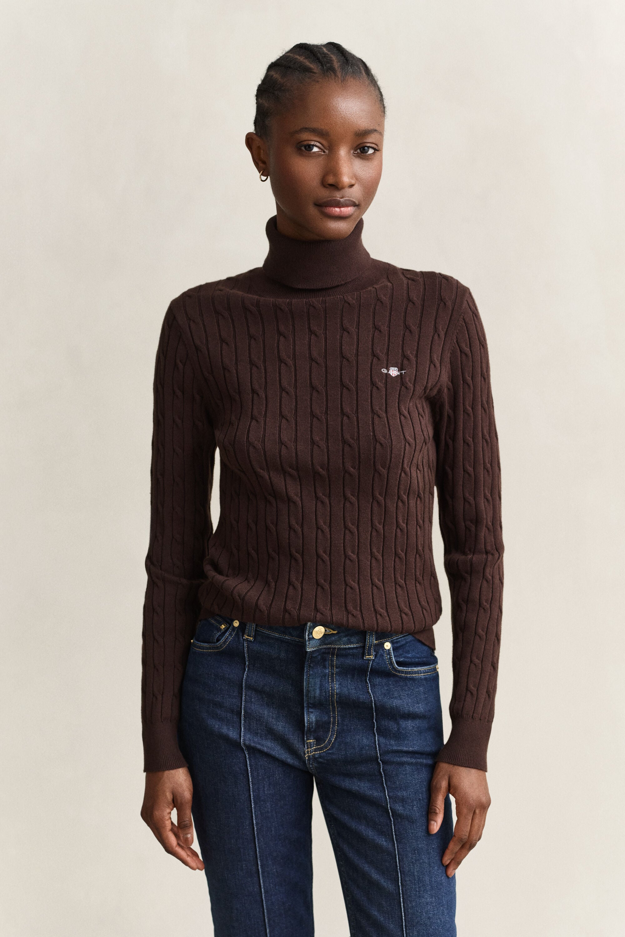 Maglia a collo alto in cotone elasticizzato a trecce