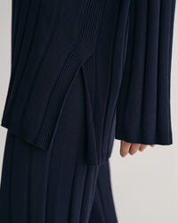 Maglia con colletto aperto in maglia a coste