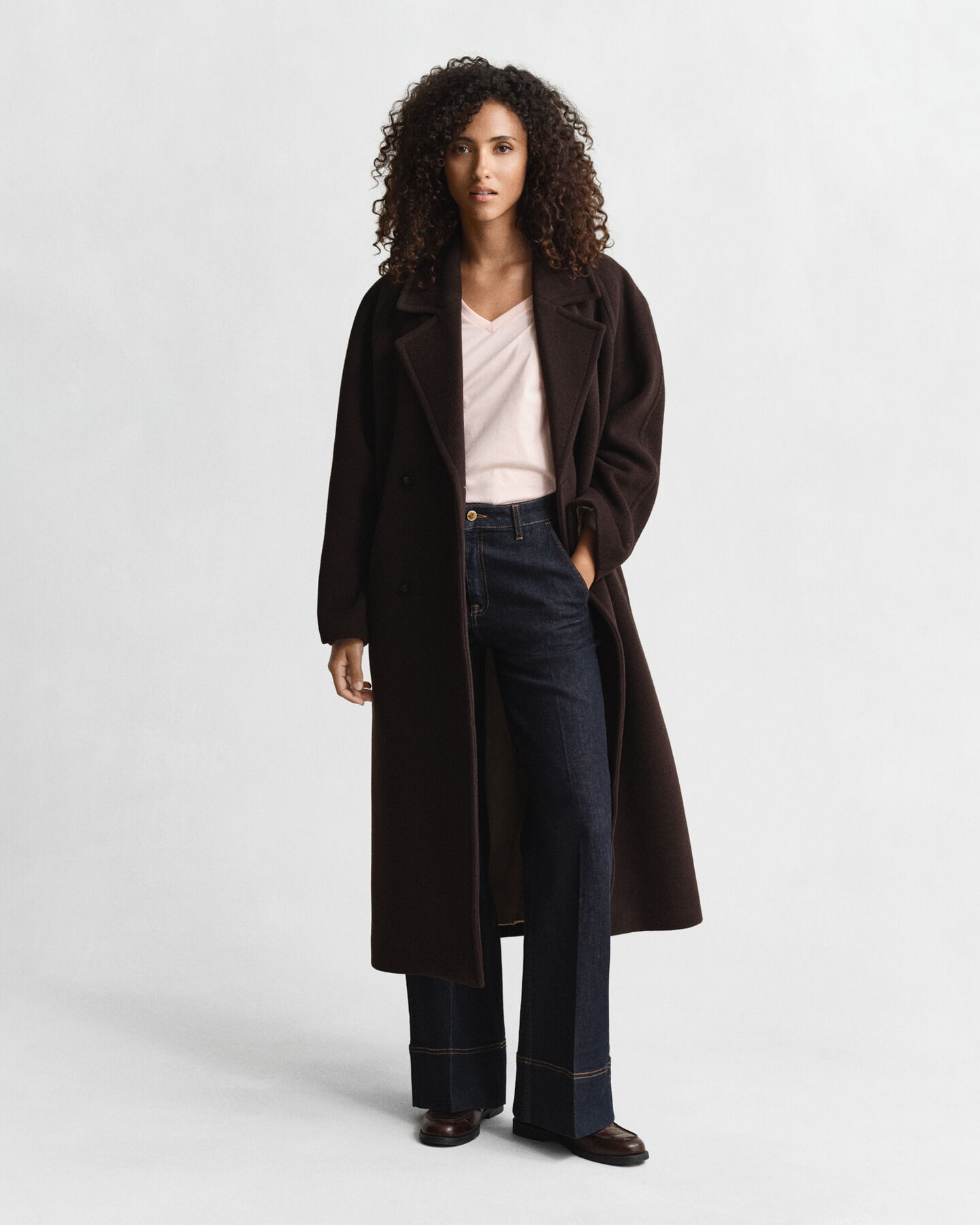 T-shirt Shield con scollo a V