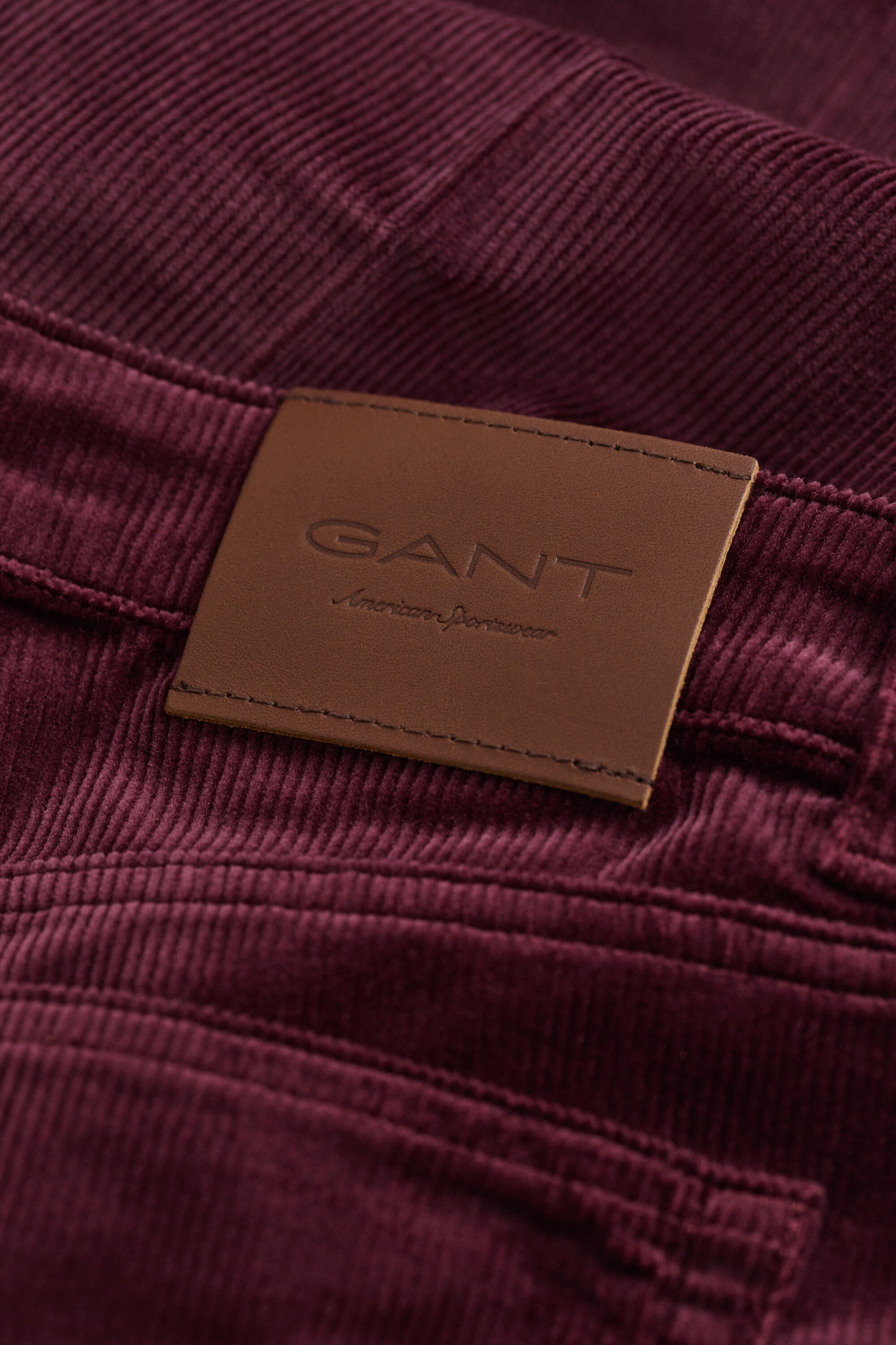 Jeans svasati in velluto a coste