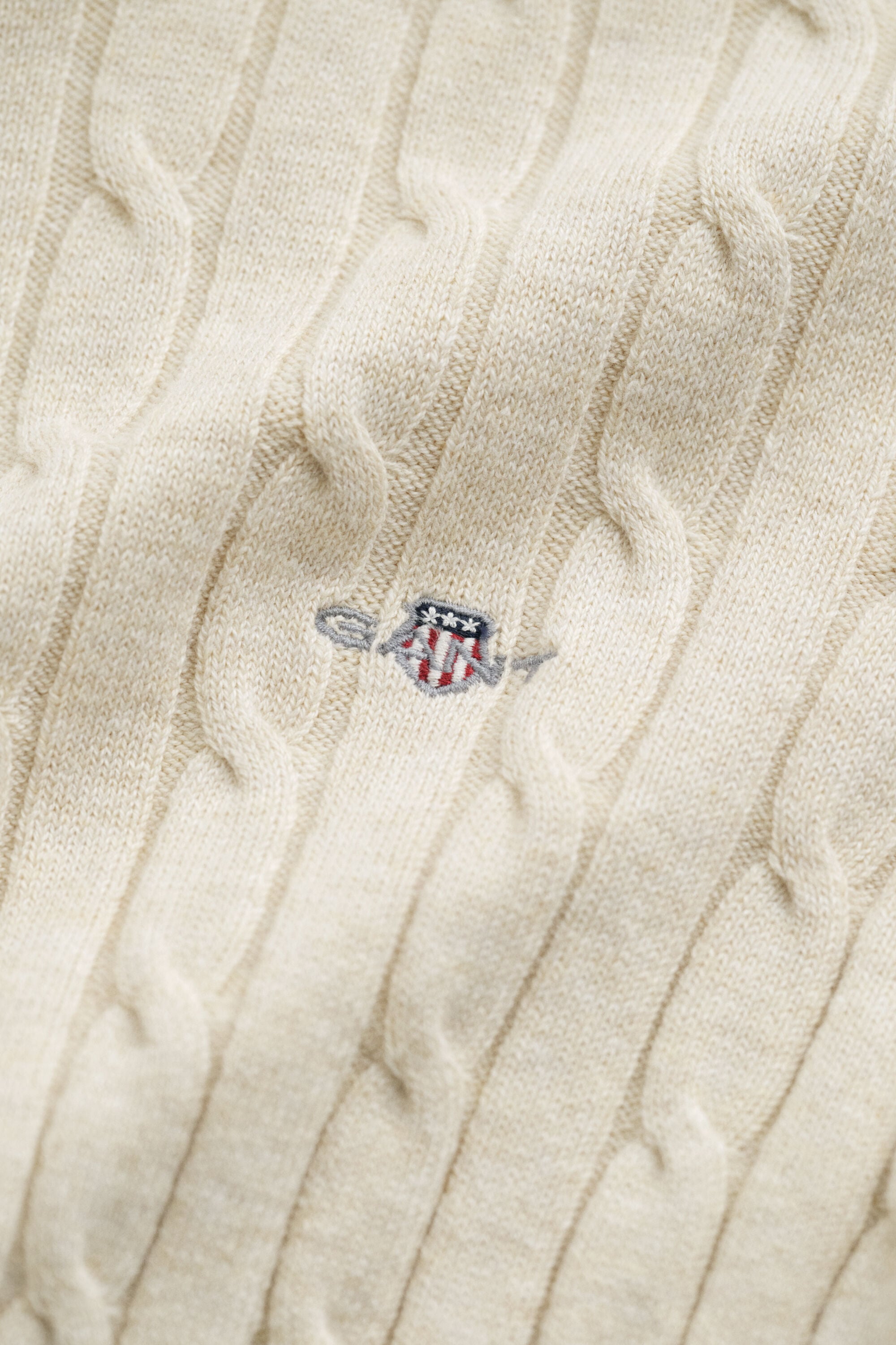 Maglia girocollo in cotone elasticizzato a trecce