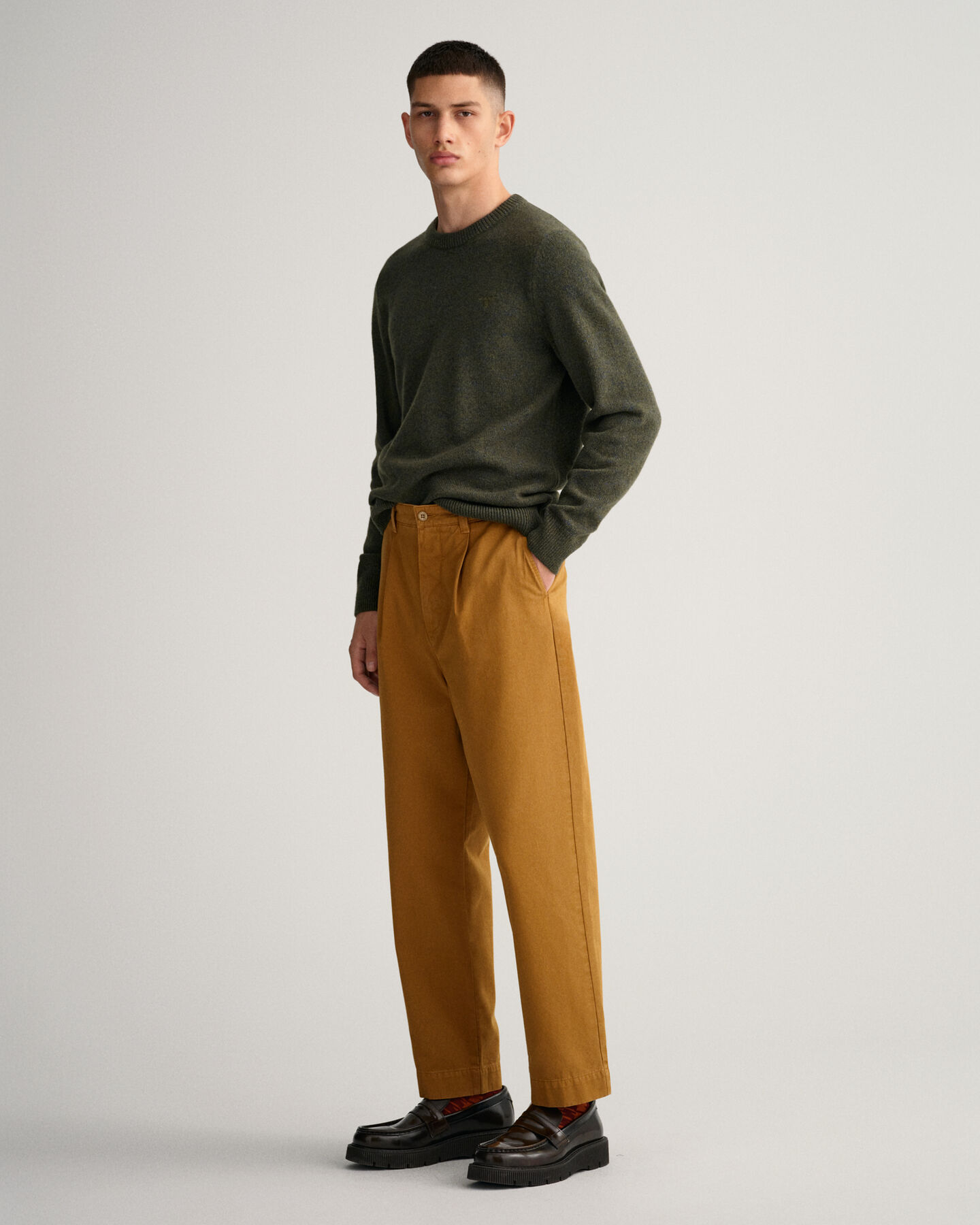 Pantaloni chino con pinces