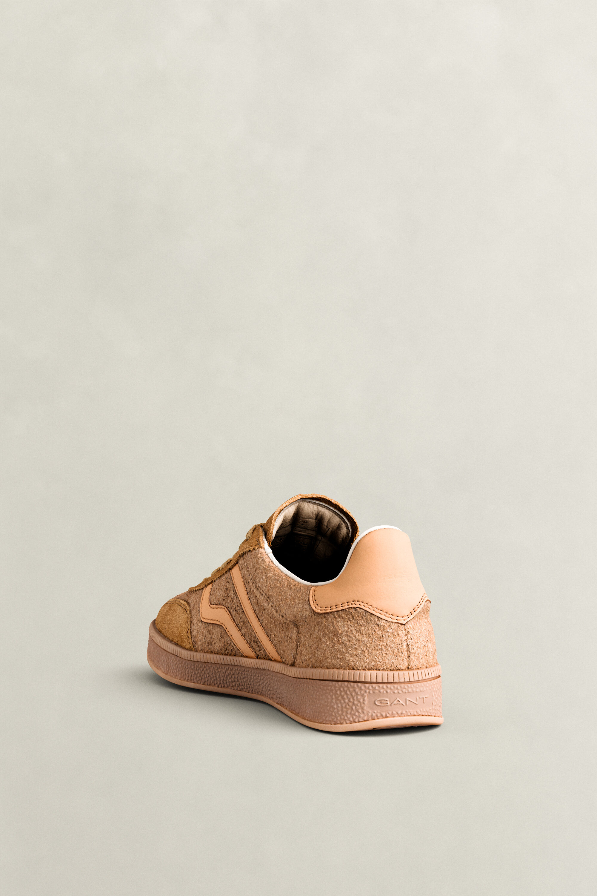 Sneakers Cuzima in camoscio e lana