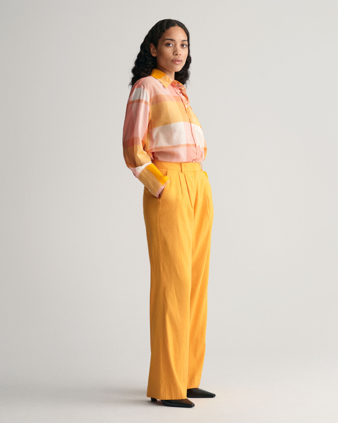 Pantaloni sartoriali elasticizzati in lino relaxed fit