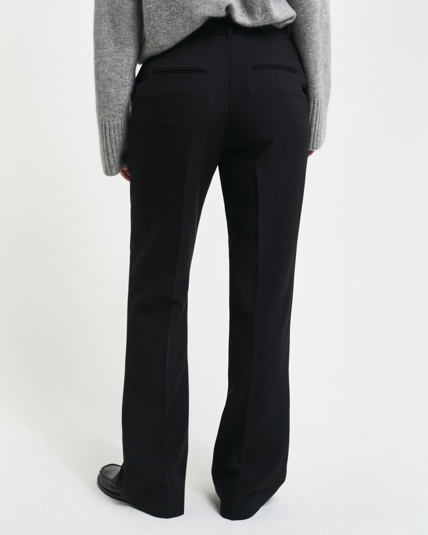 Pantaloni eleganti svasati slim fit