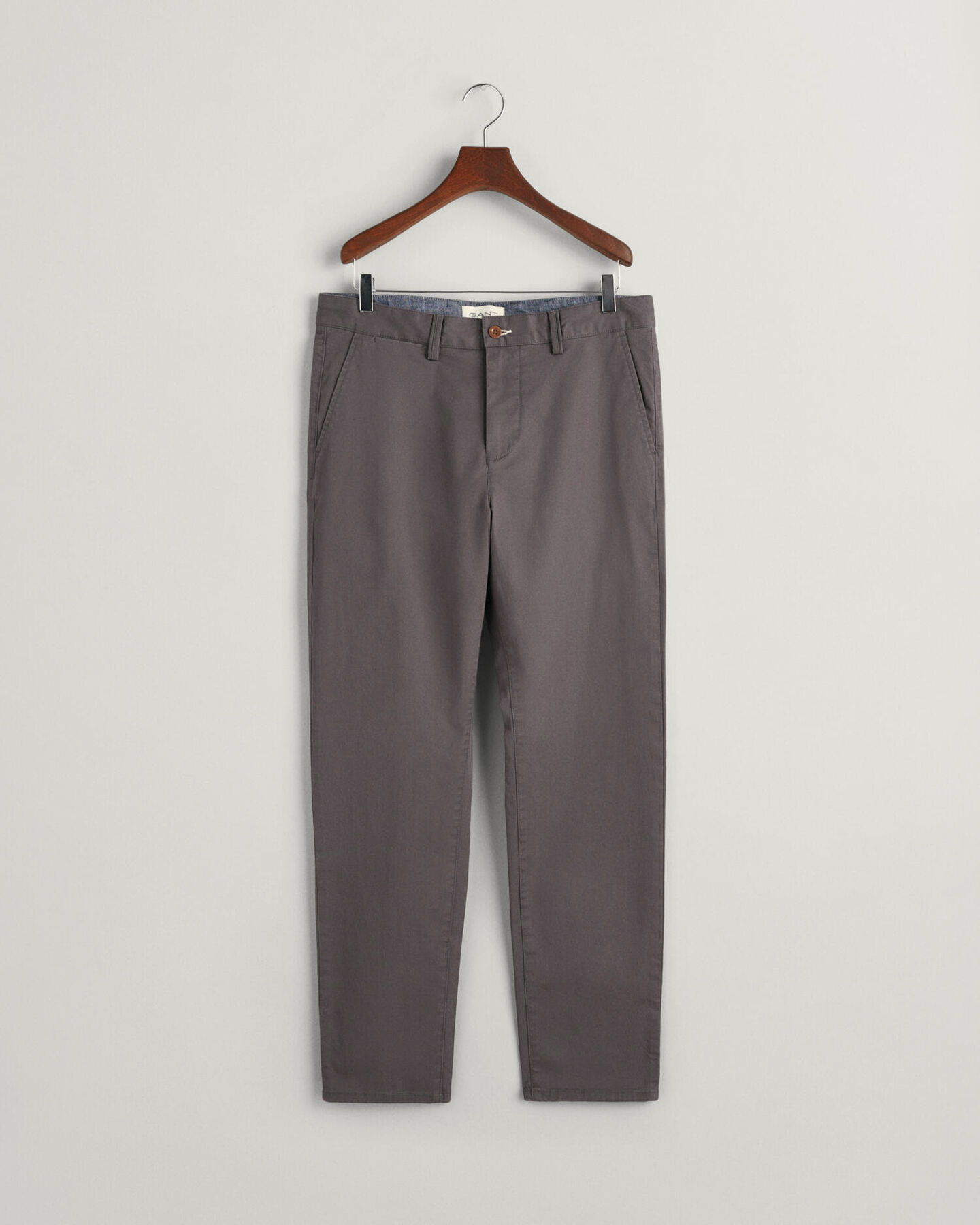 Pantaloni chino in twill stretti in fondo