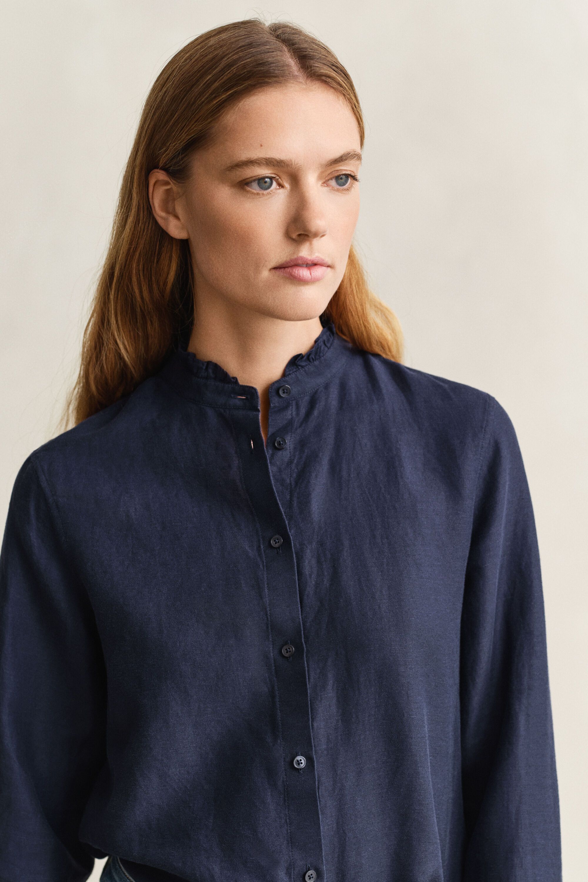 Blusa in misto lino con volant