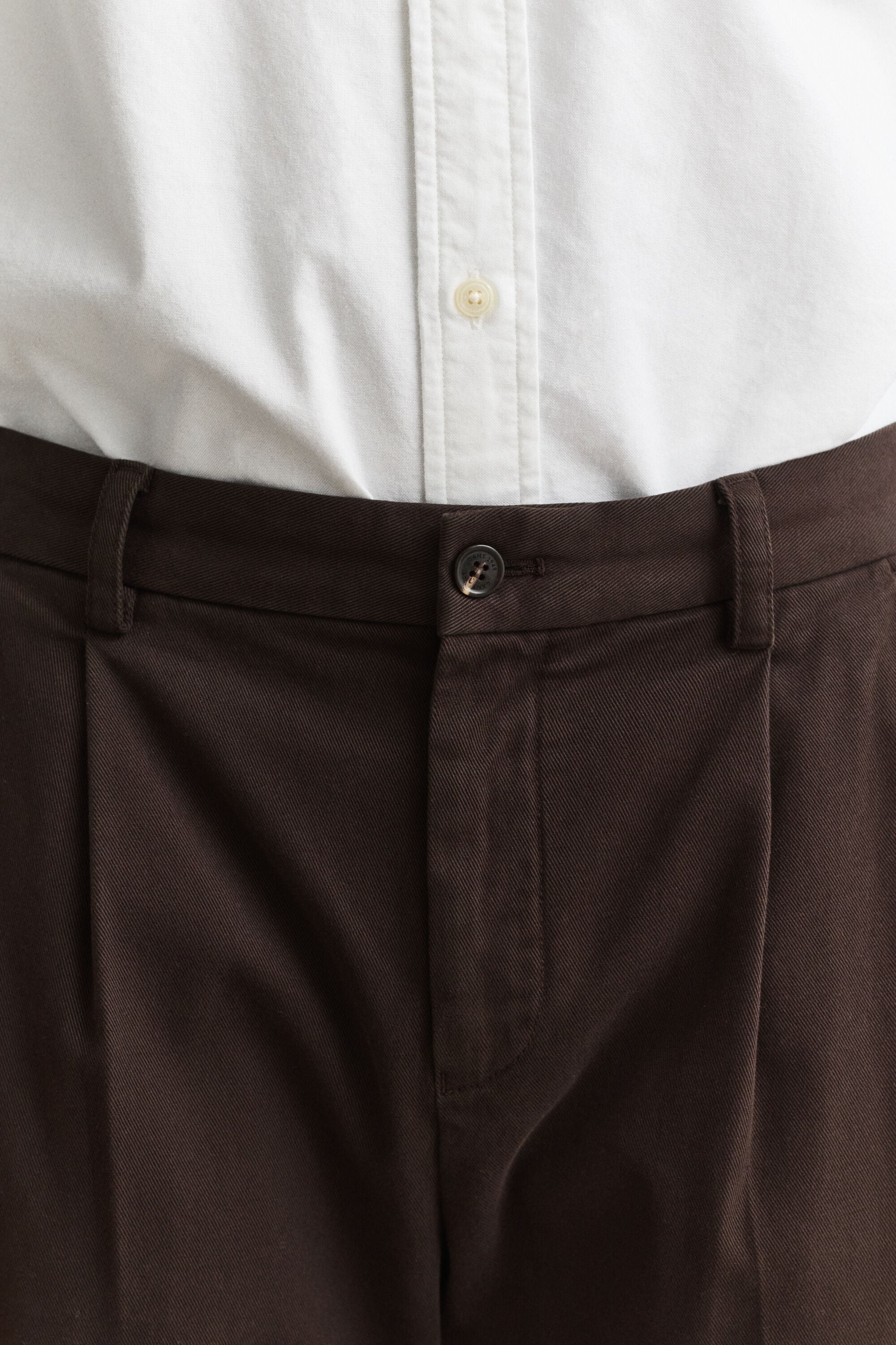 Pantaloni chino stretti in fondo