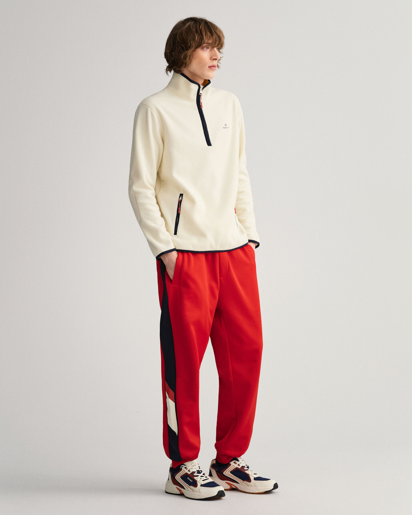 Felpa in pile leggera con zip corta