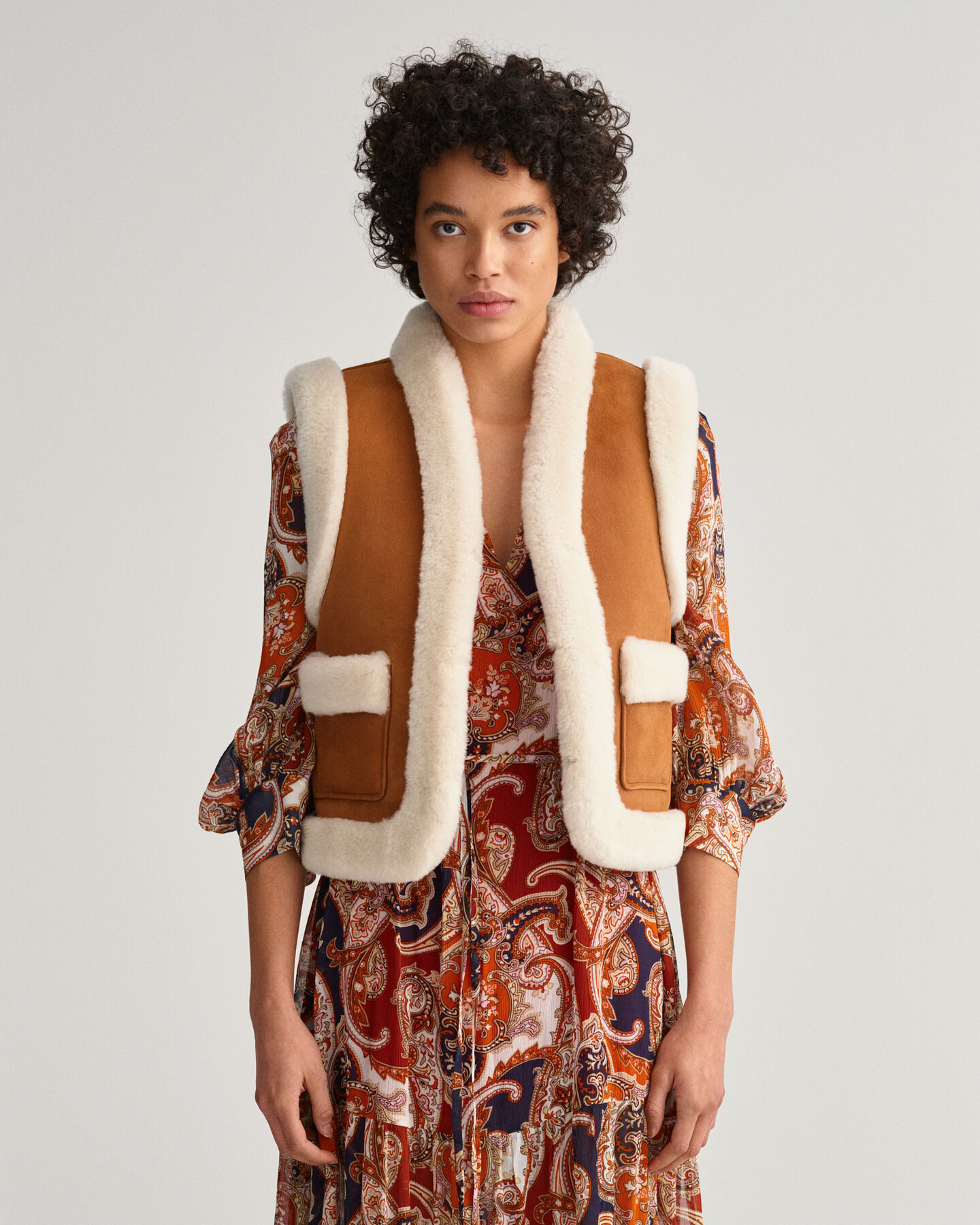 Piumino smanicato in shearling