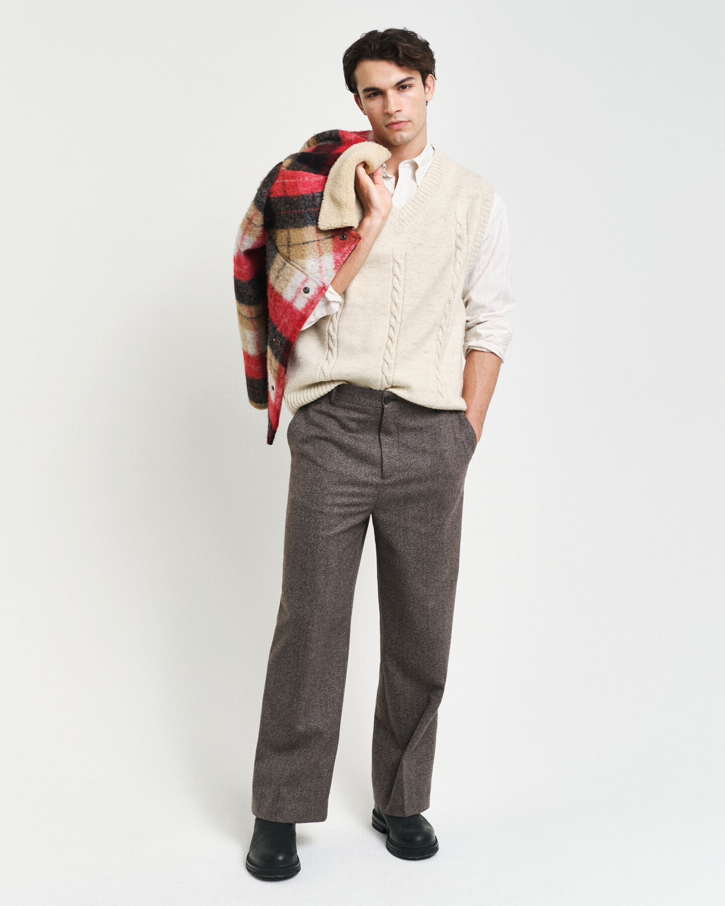 Gilet con scollo a V in maglia a trecce