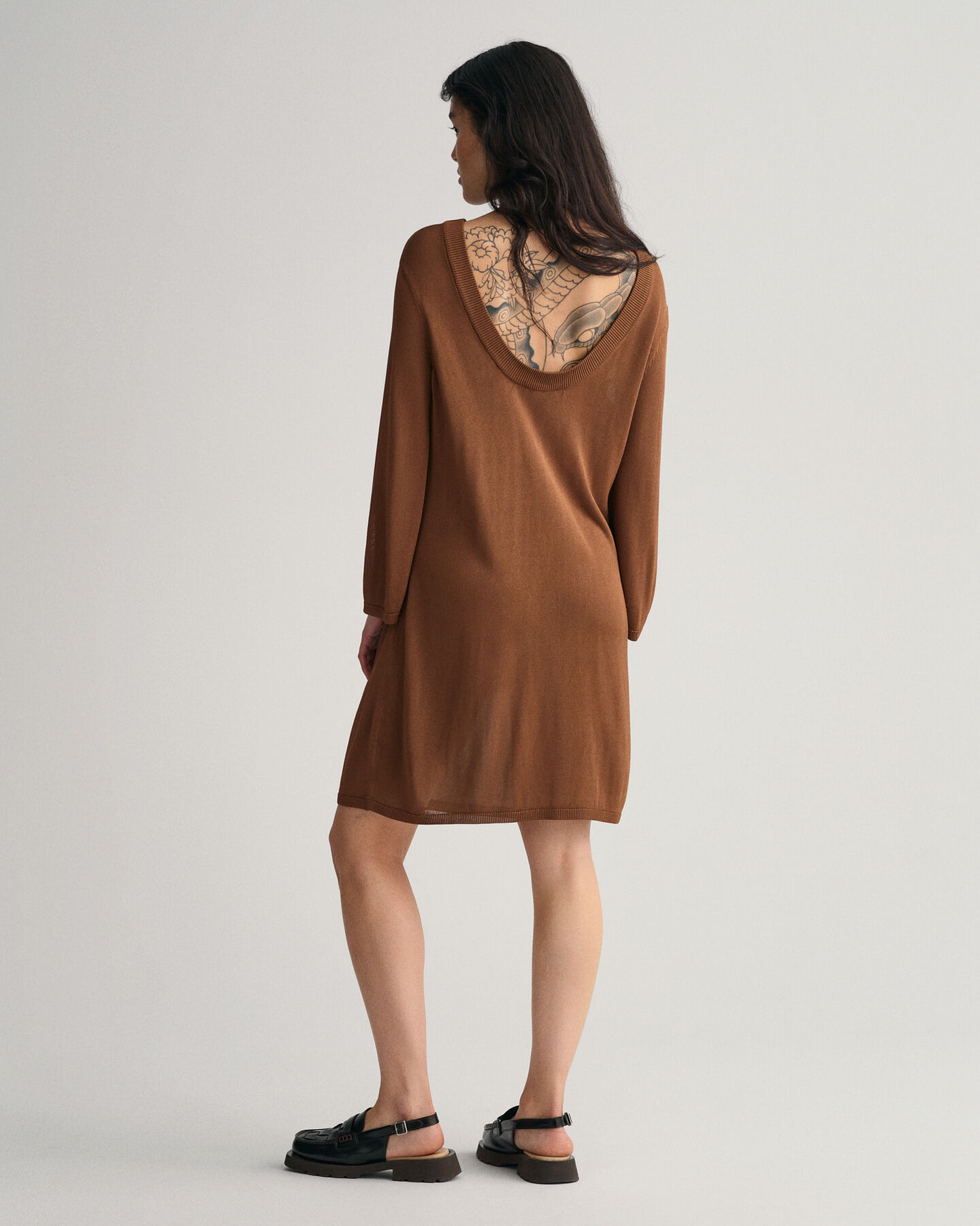 Abito in maglia con schiena scoperta