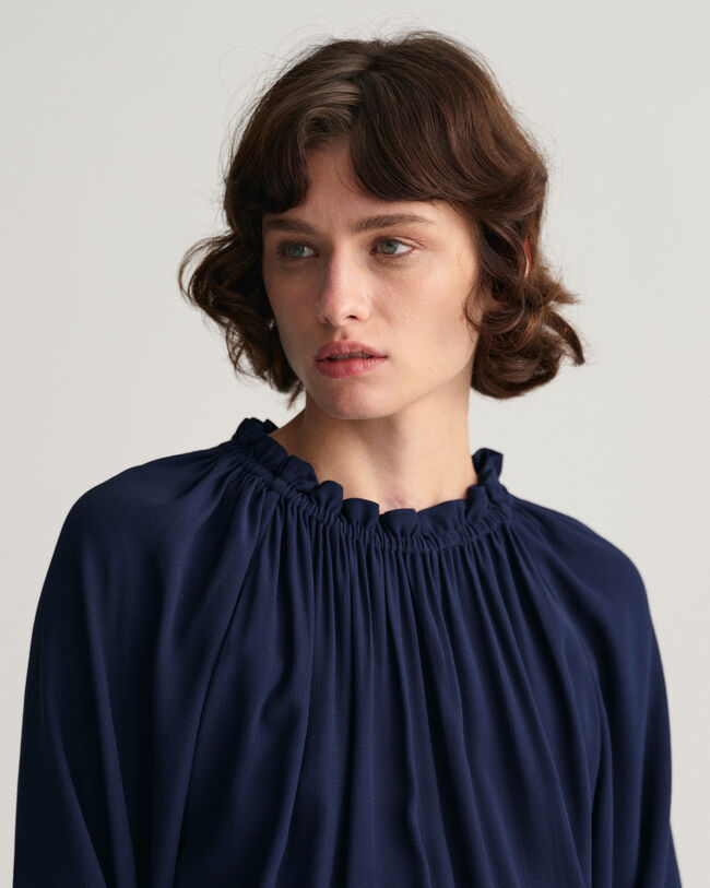 Abito con scollo a barchetta