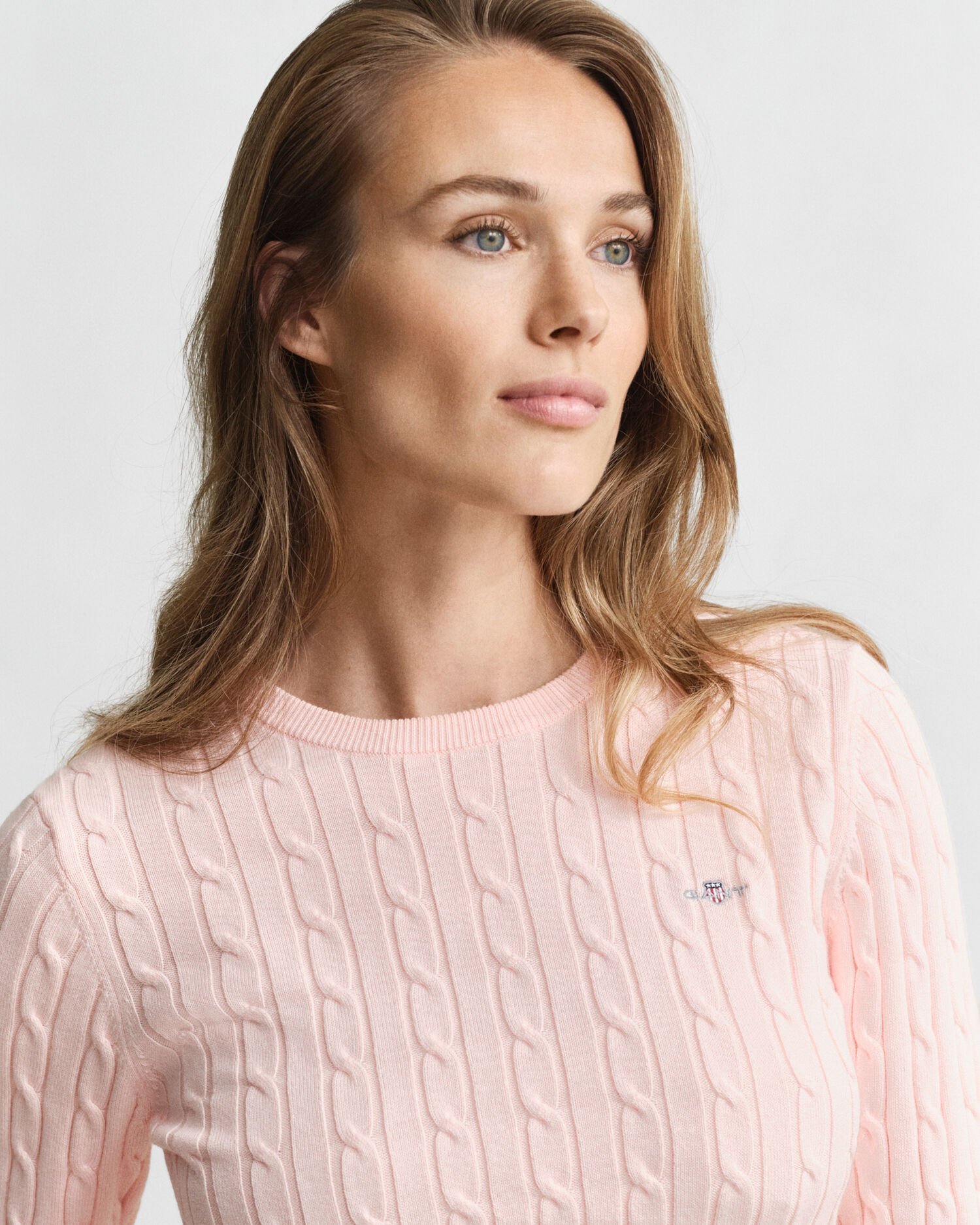 Maglia girocollo in cotone elasticizzato a trecce