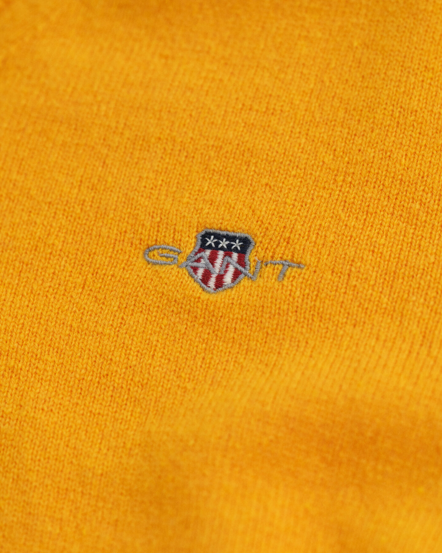 Maglia con scollo a V in finissima lana d’agnello