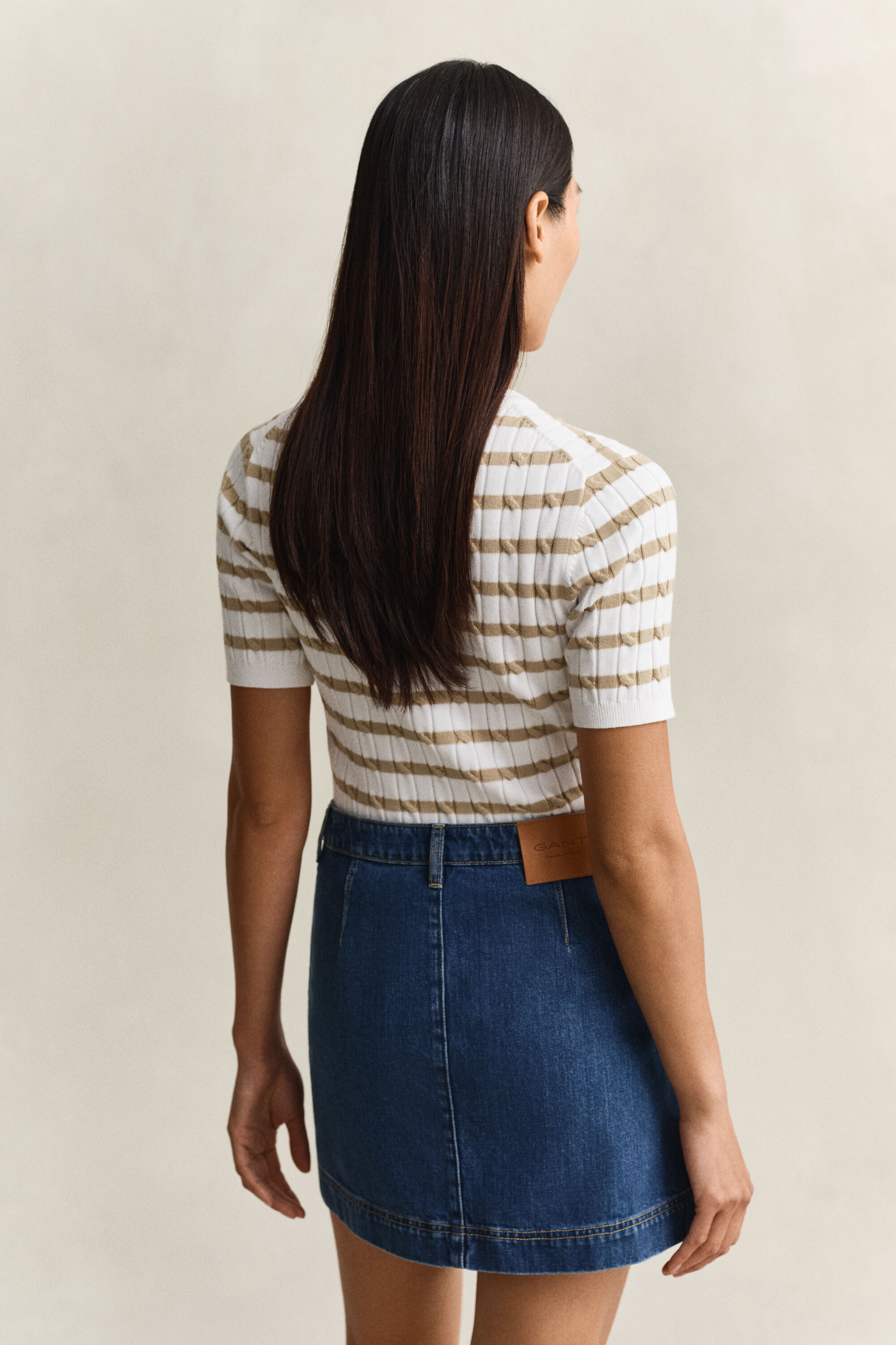 Maglia a righe a trecce con maniche corte