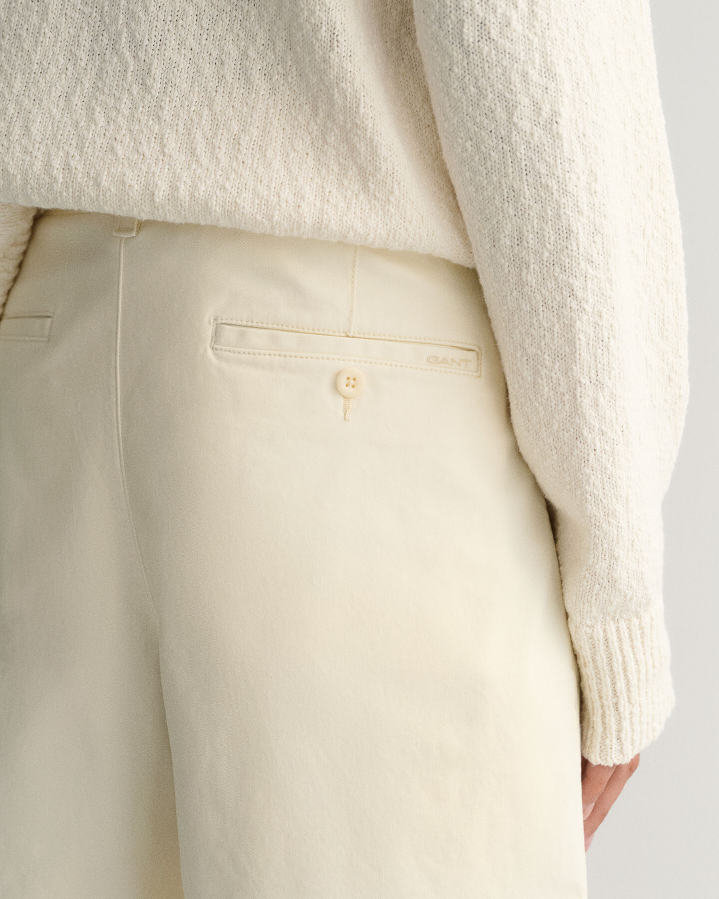 Pantaloncini con pinces relaxed fit