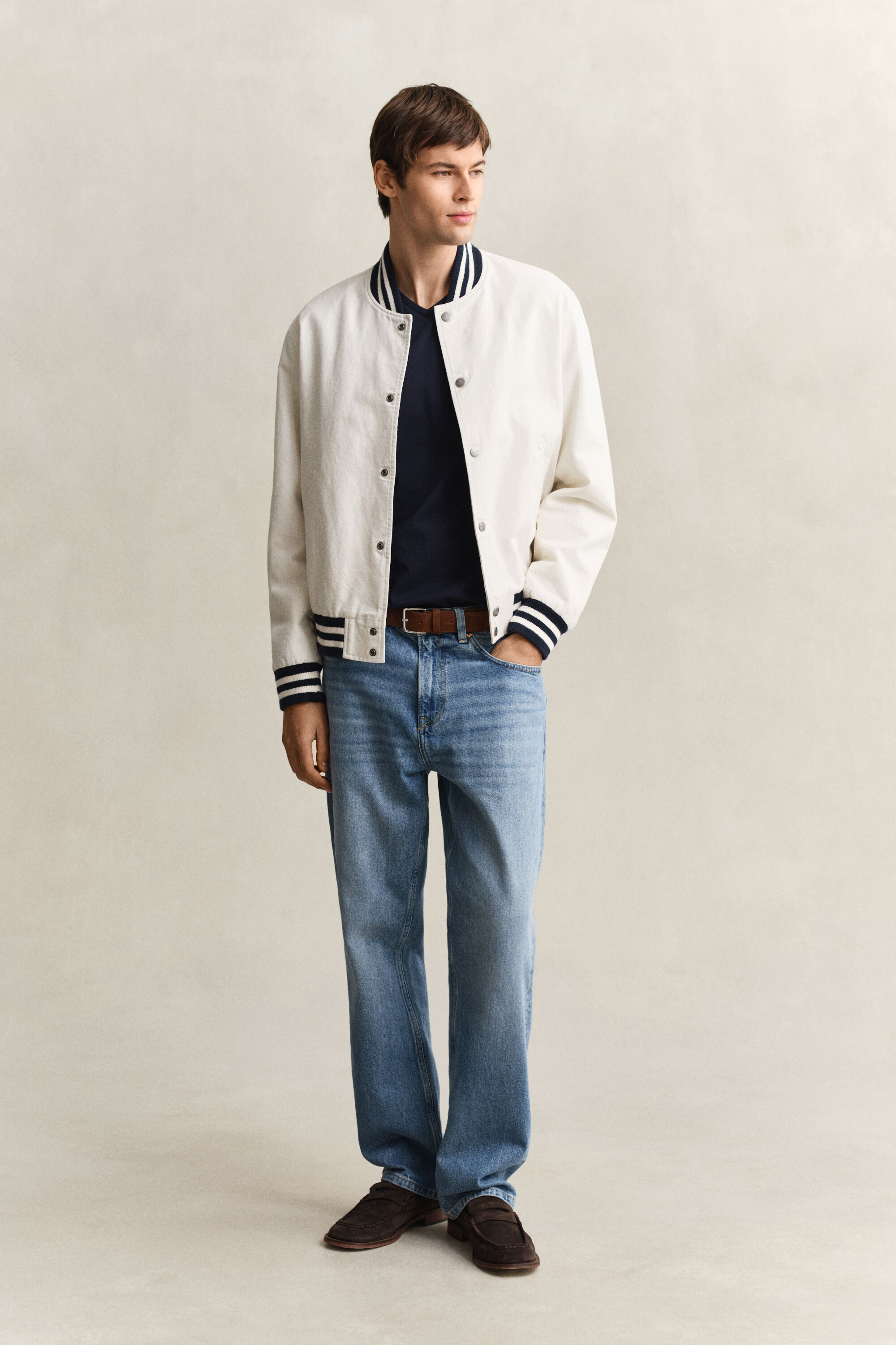 T-shirt Shield con scollo a V slim fit