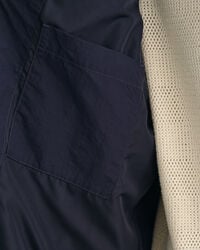 Giacca con cappuccio leggera