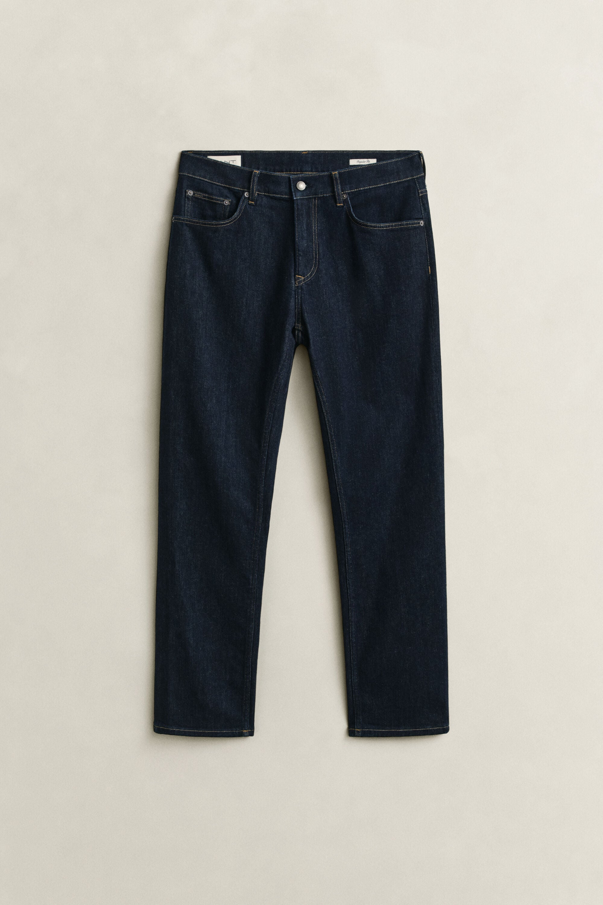 Jeans regular fit con lavaggio uniforme
