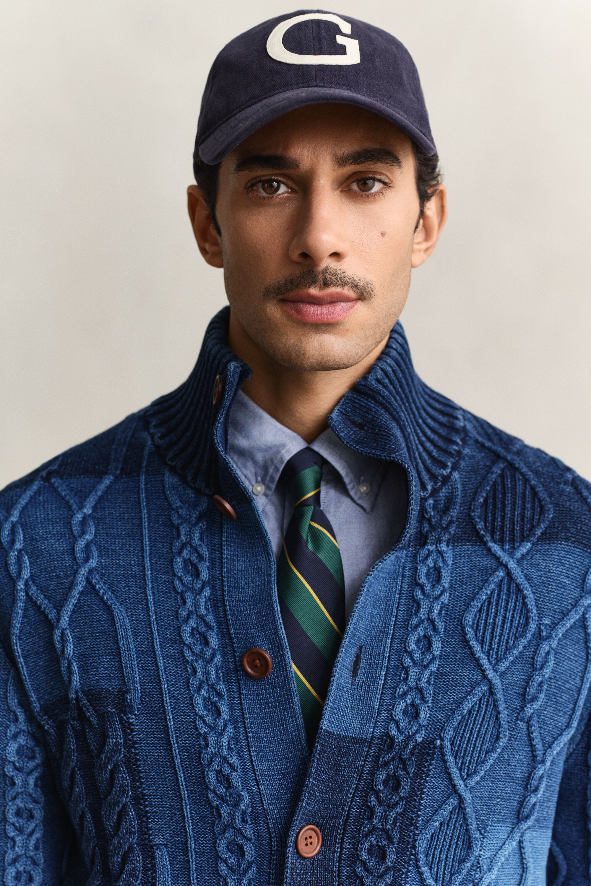 Cardigan in maglia a trecce con motivo patchwork