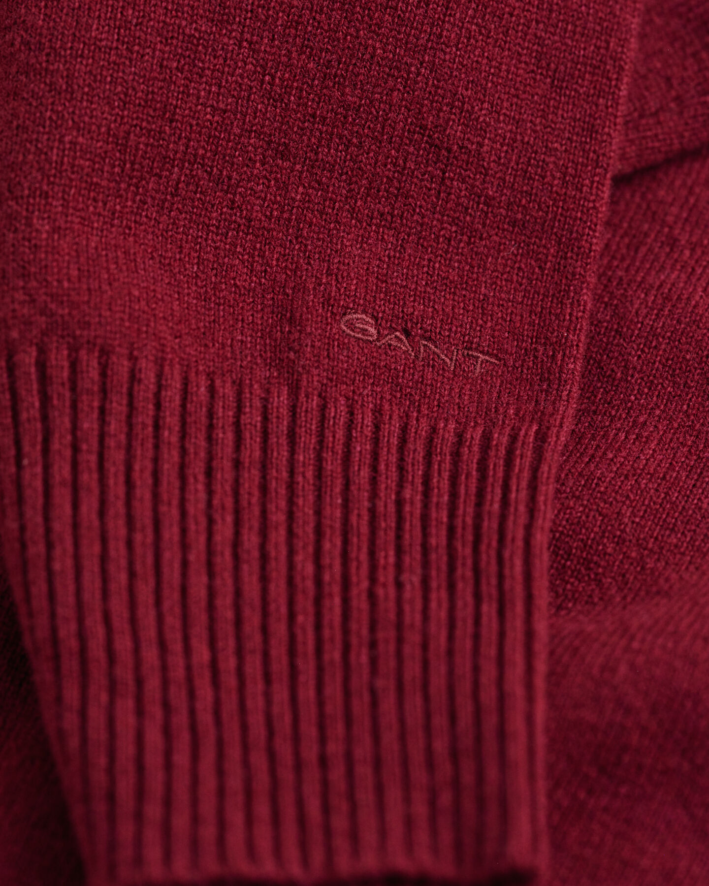 Maglia con colletto dritto in finissima lana d’agnello