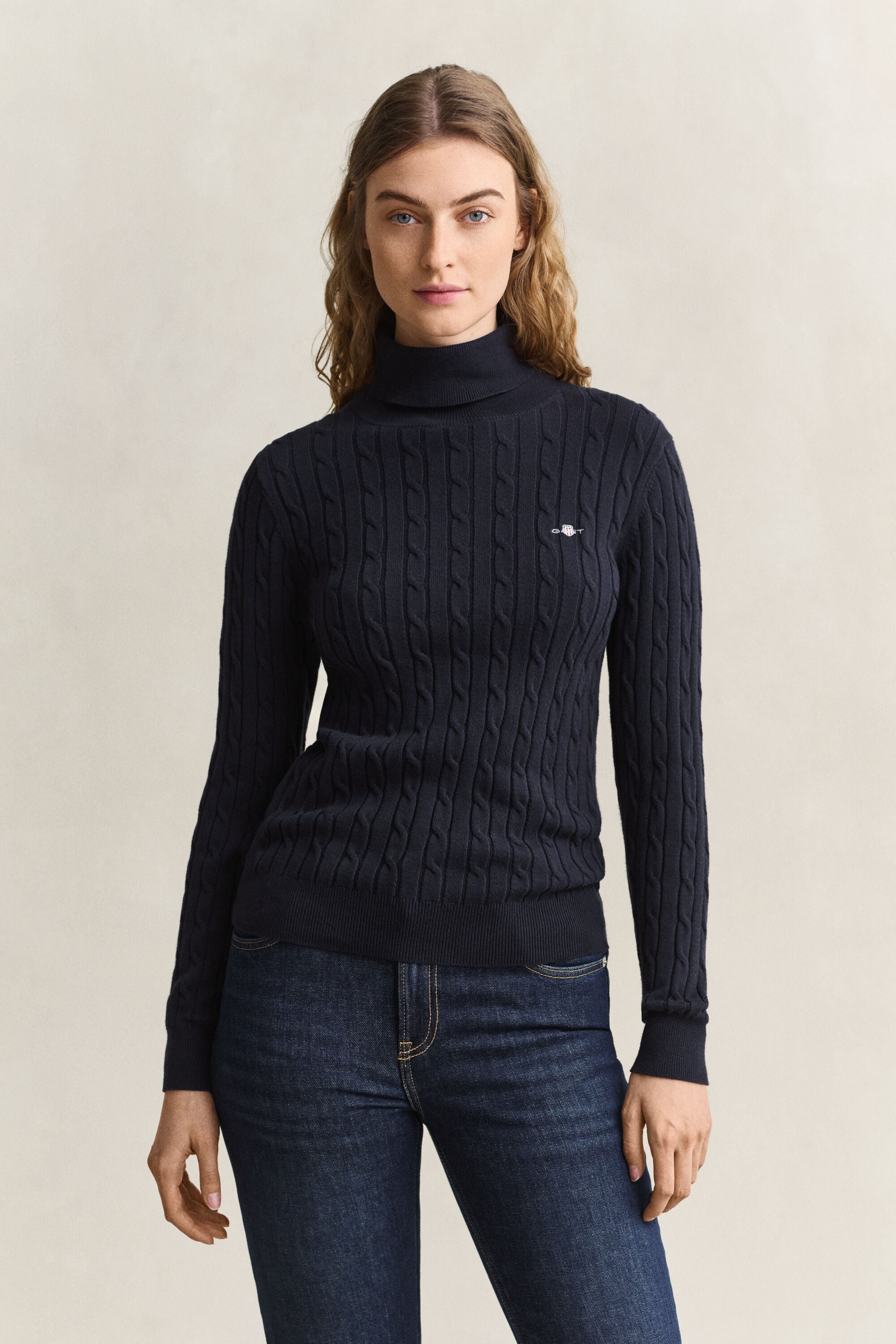 Maglia a collo alto in cotone elasticizzato a trecce