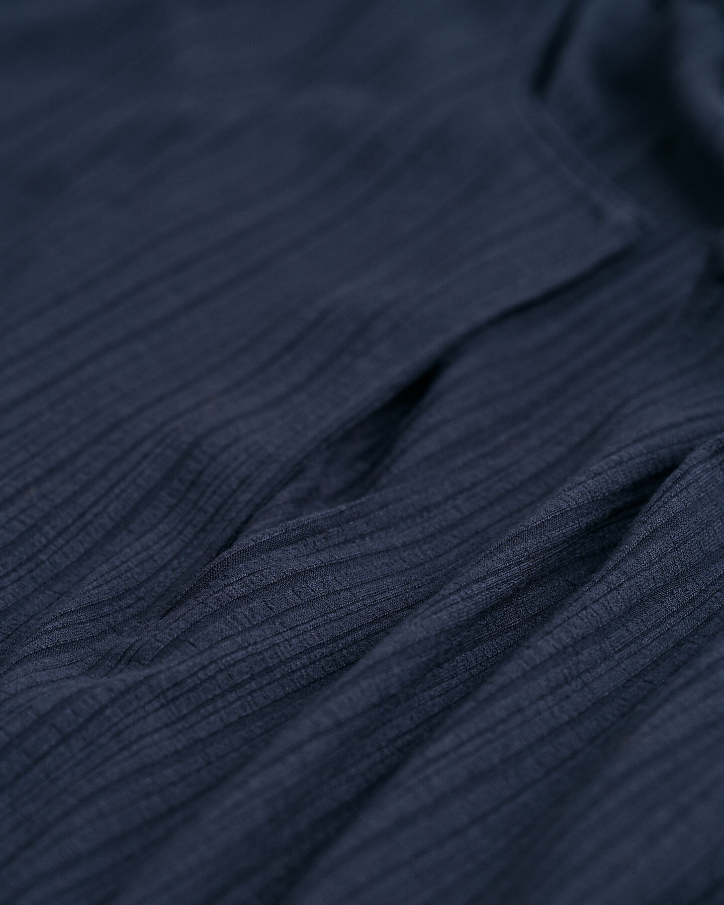 Abito senza maniche con dettaglio sul collo