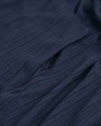 Abito senza maniche con dettaglio sul collo