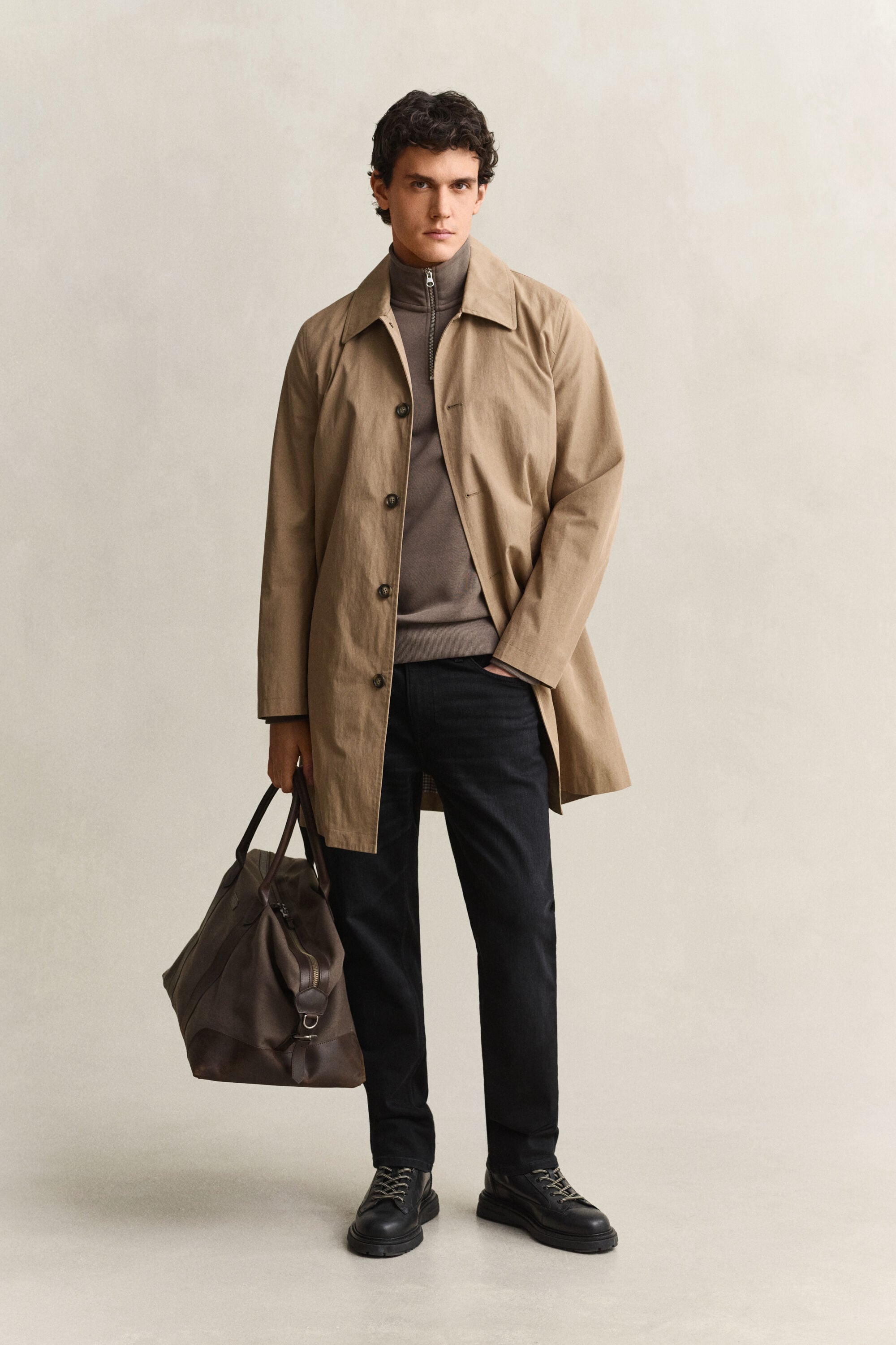 Felpa Shield con zip corta