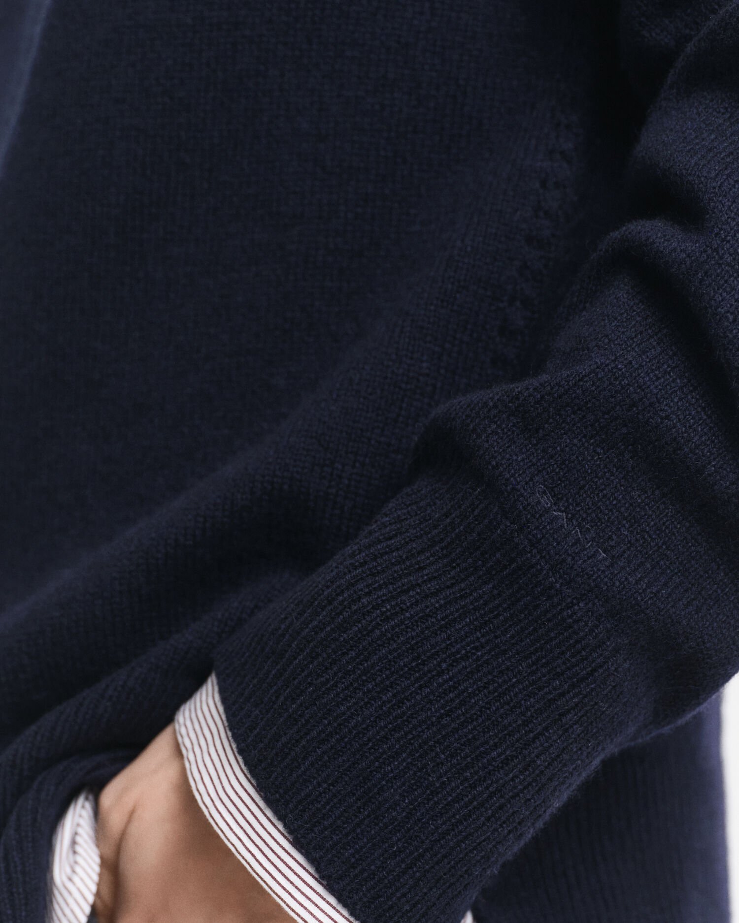 Maglia girocollo in morbida lana misto cashmere