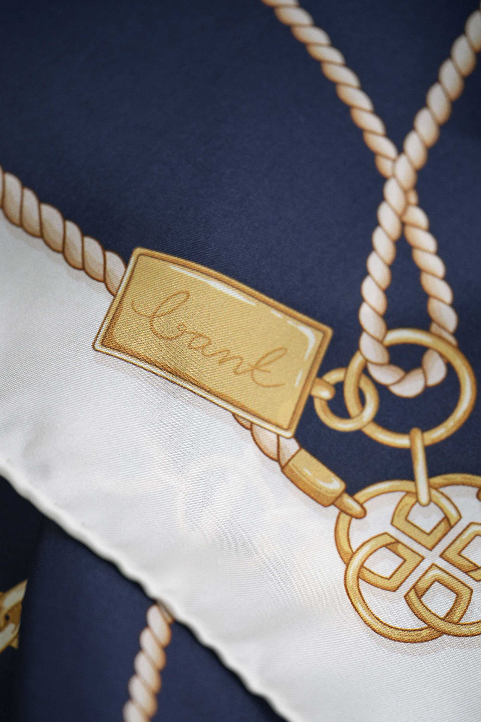 Foulard di seta con motivo a catene