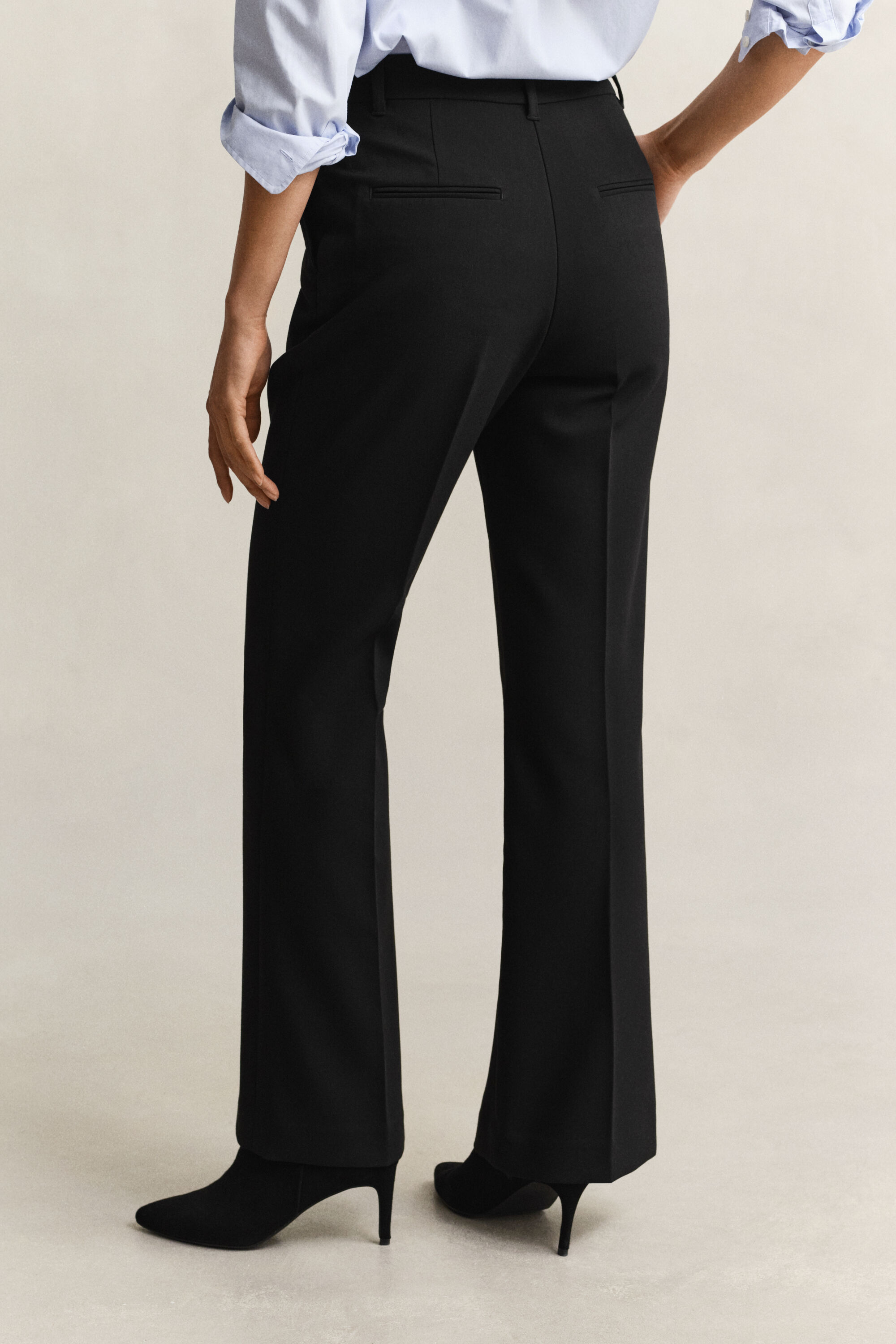 Pantaloni eleganti svasati slim fit