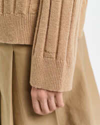 Maglia con colletto dritto in lana a coste ampie