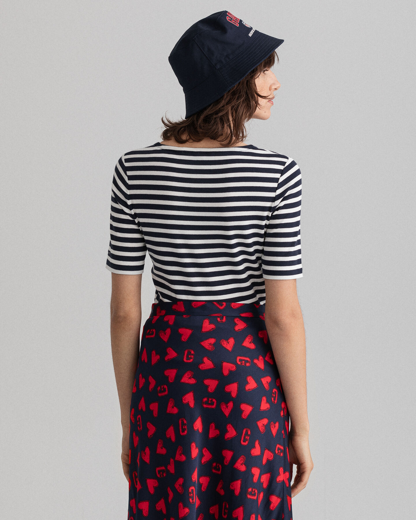 T-shirt a maniche corte a costine e righe