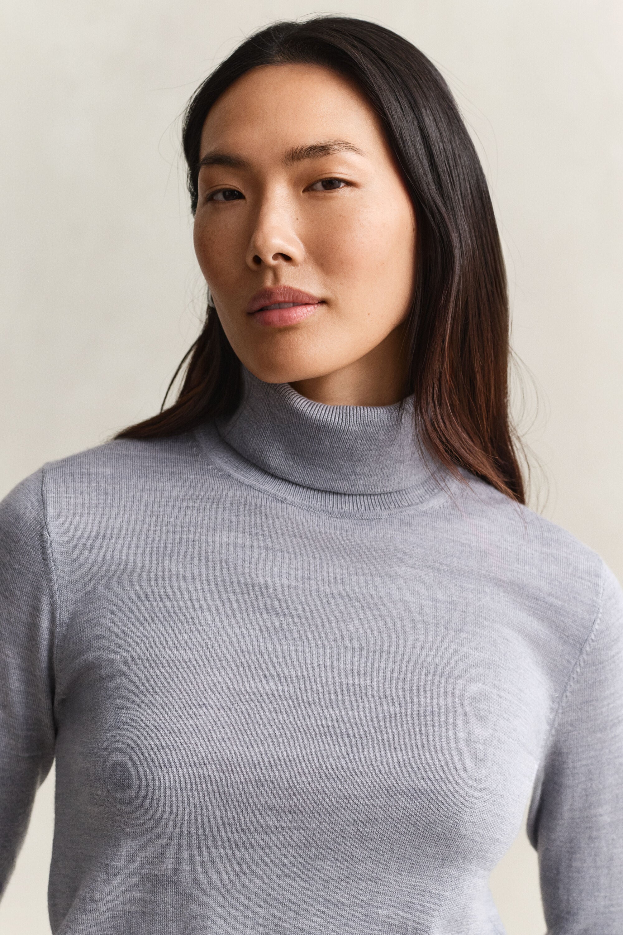 Maglia a collo alto in finissima lana merino