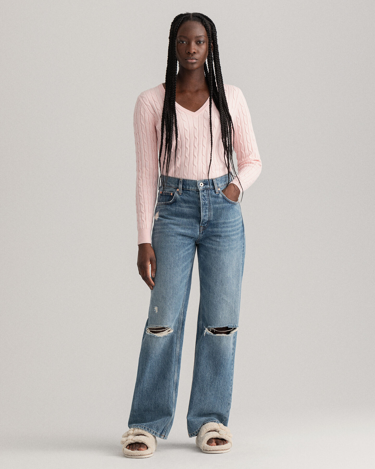 Maglia con scollo a V in cotone elasticizzato a trecce