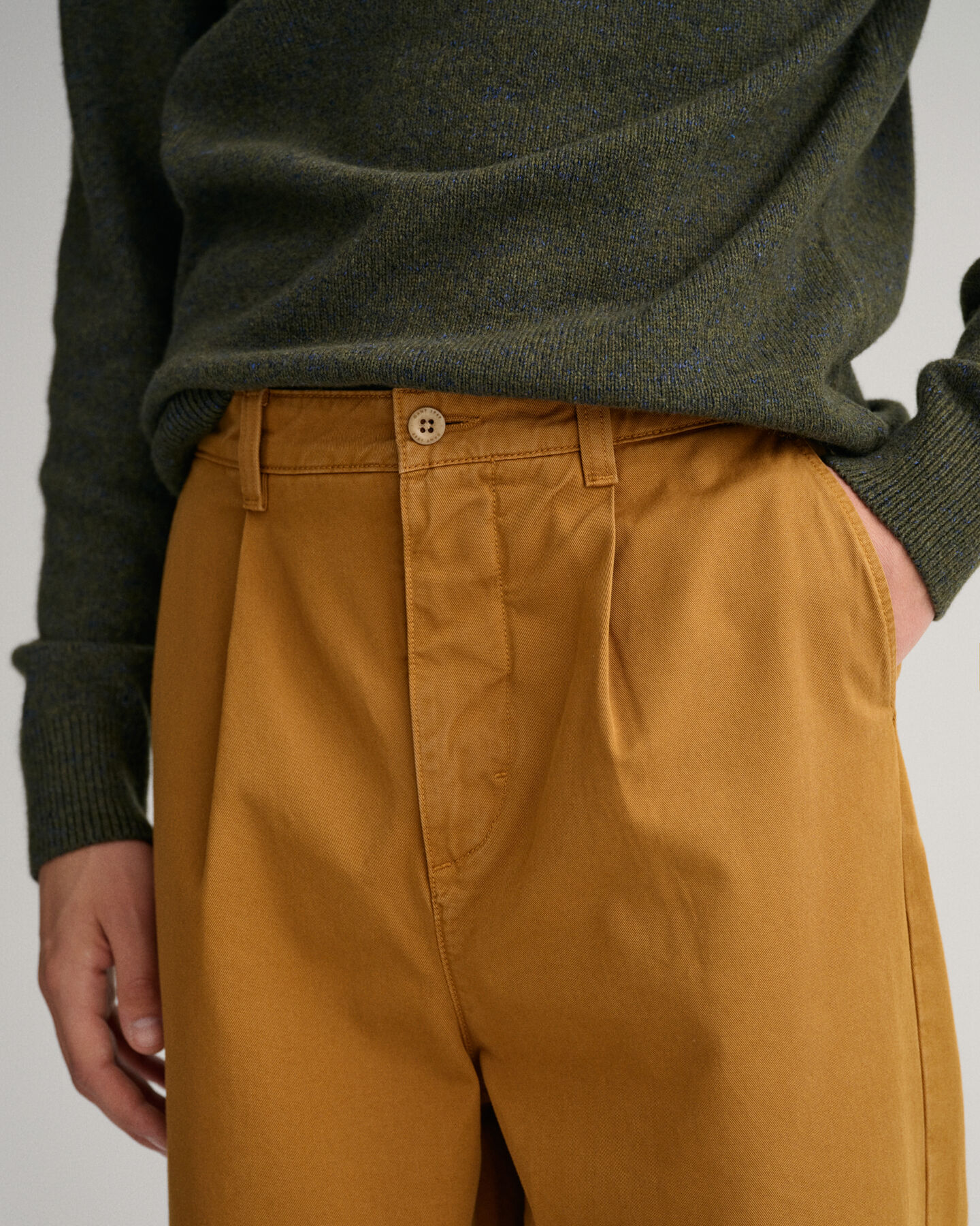 Pantaloni chino con pinces
