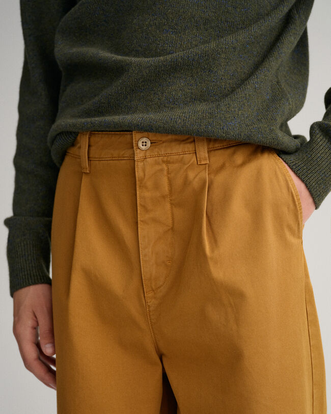 Pantaloni chino con pinces