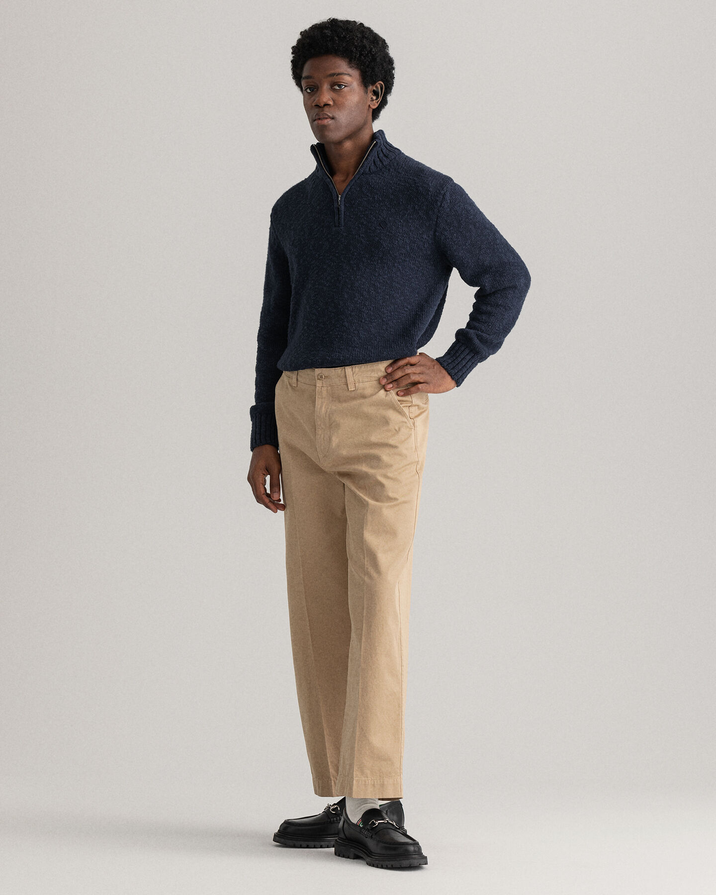 Pantaloni chino in twill di cotone gamba larga