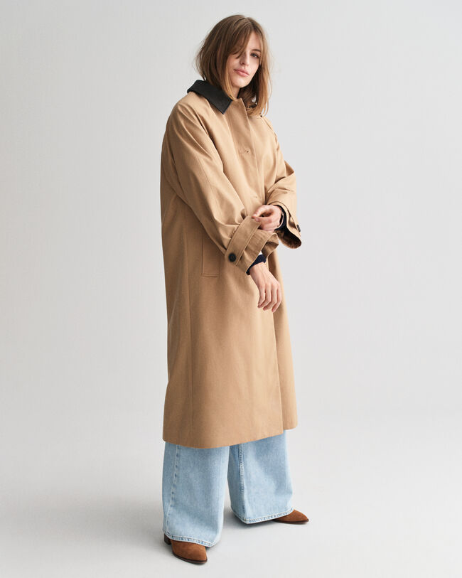 Impermeabile con colletto in pelle