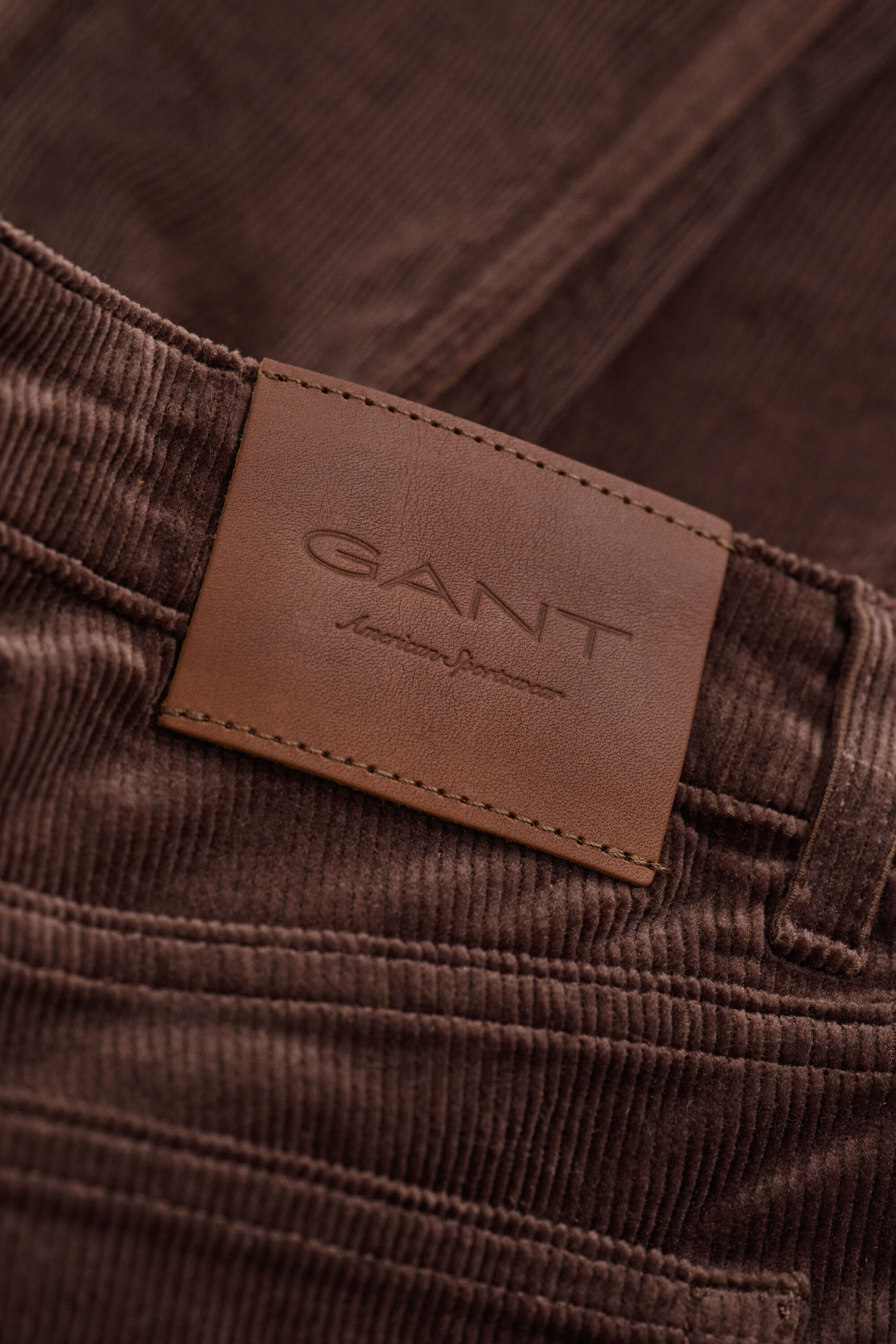 Jeans svasati in velluto a coste