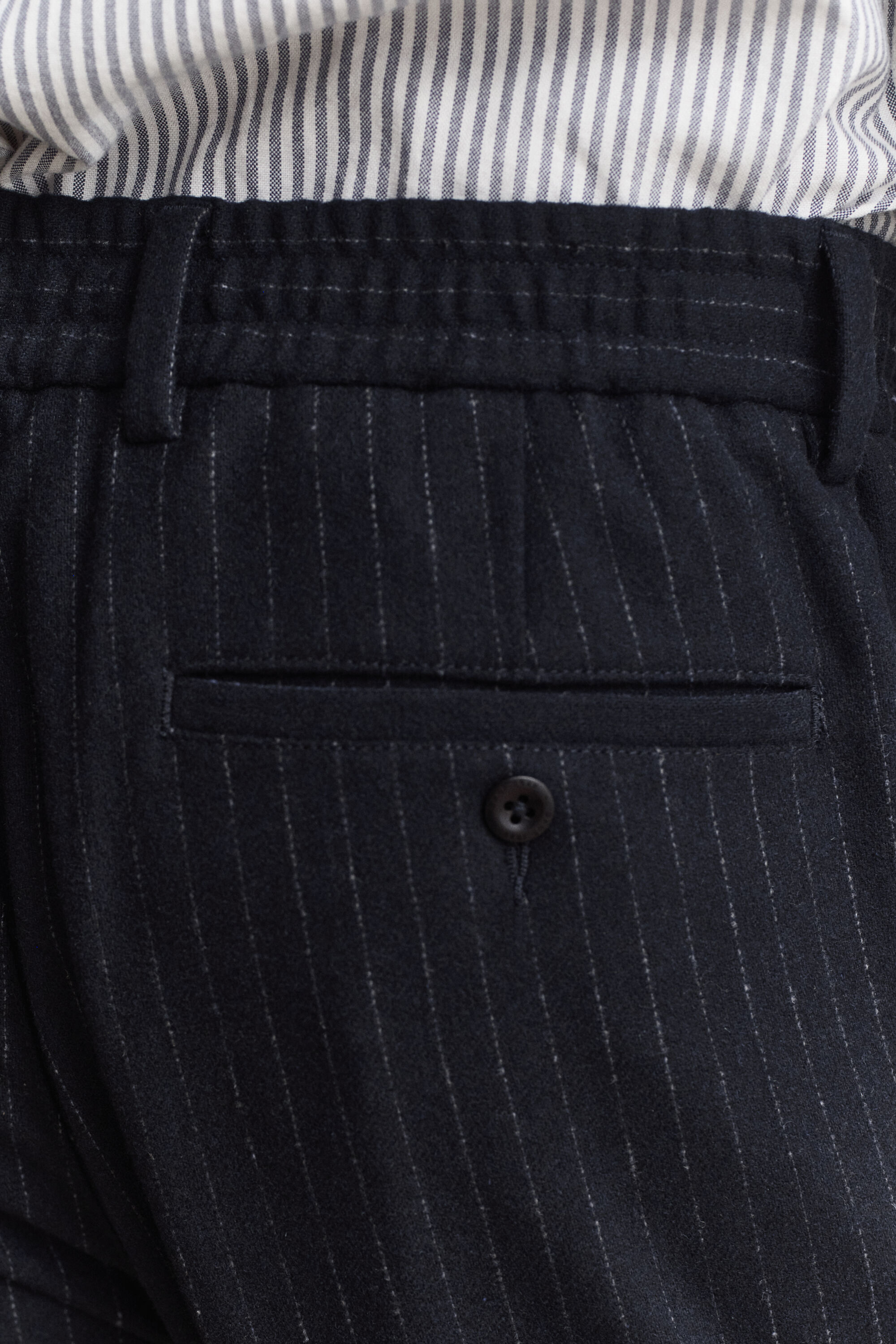 Pantaloni in flanella di lana stretti in fondo