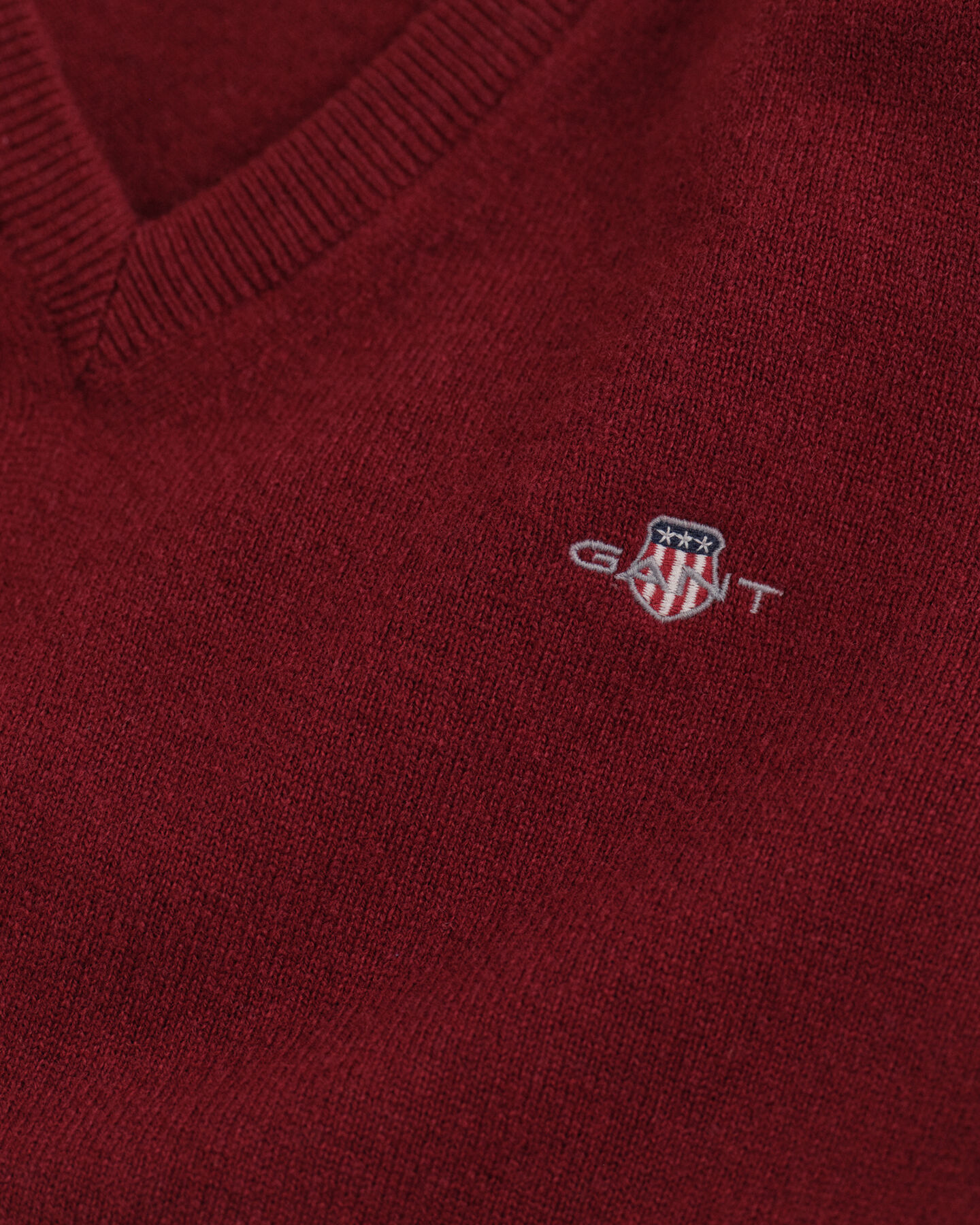 Maglia con scollo a V in finissima lana d’agnello