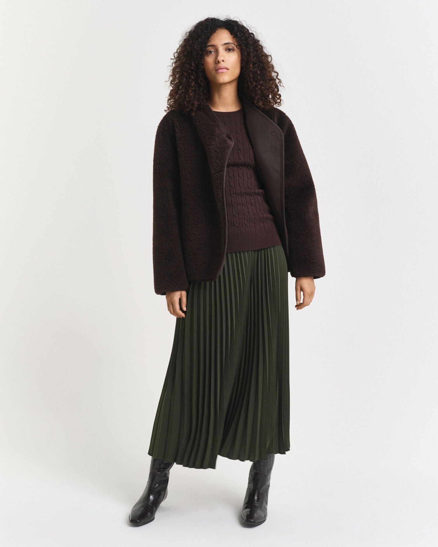 Maglia girocollo in cotone elasticizzato a trecce