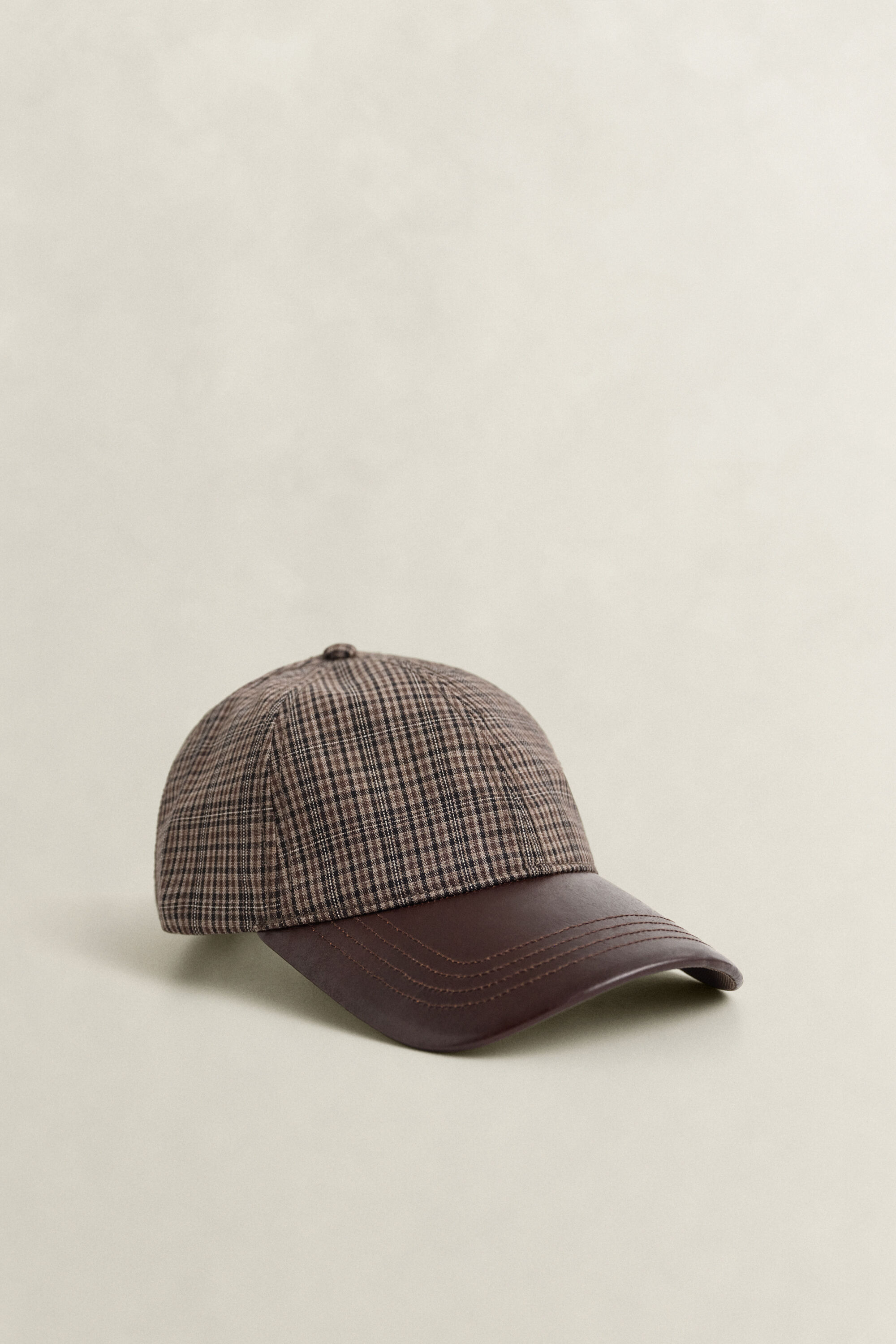 Cappellino in lana a quadri con visiera in pelle