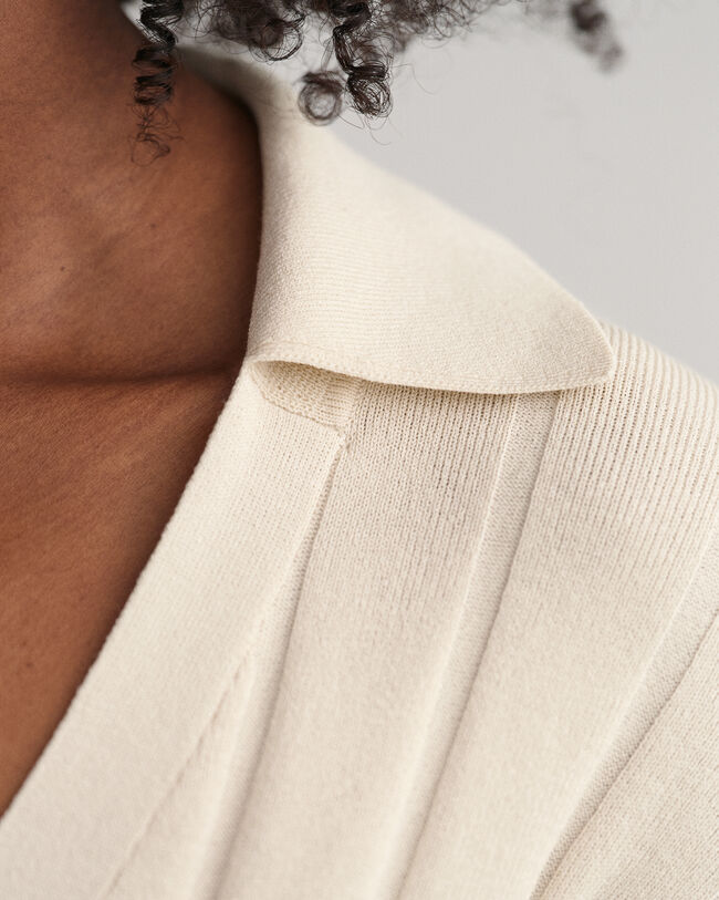 Maglia con colletto aperto in maglia a coste